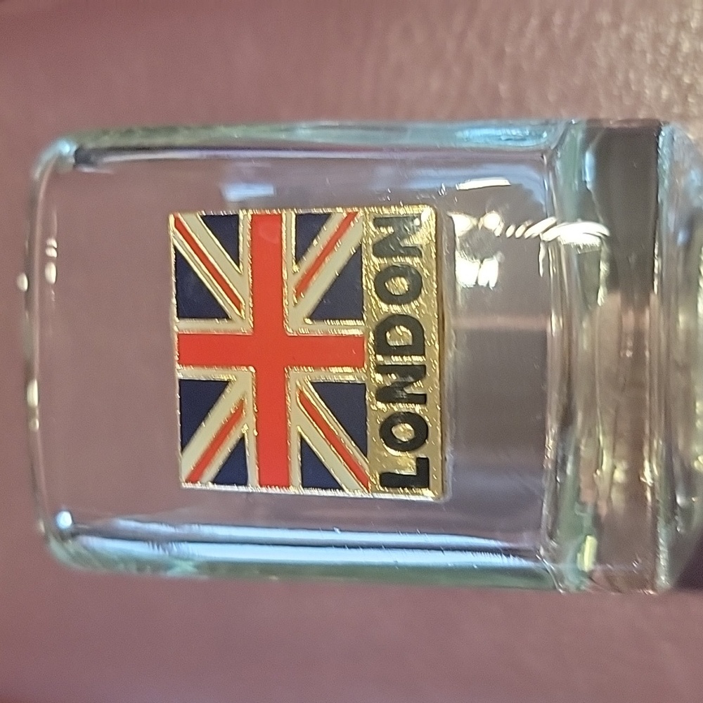 🍃 London shot glass
